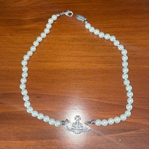 Vivienne Westwood Mini Bas Relief Pearl Choker